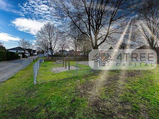 Großer Spielplatz in direkter Nachbarschaft
