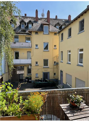 Blick in den Hof vom Hinterhausbalkon