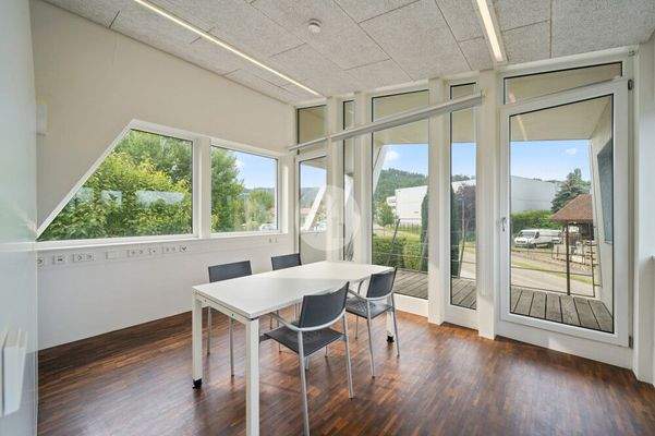 Abgeschlossenes Büro