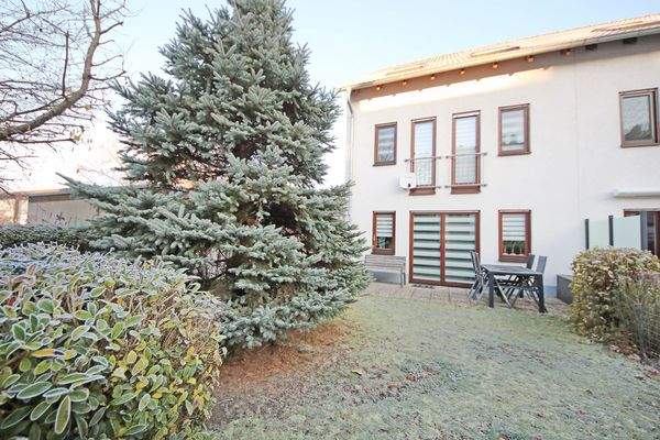 Hausansicht / Grundstücksseite