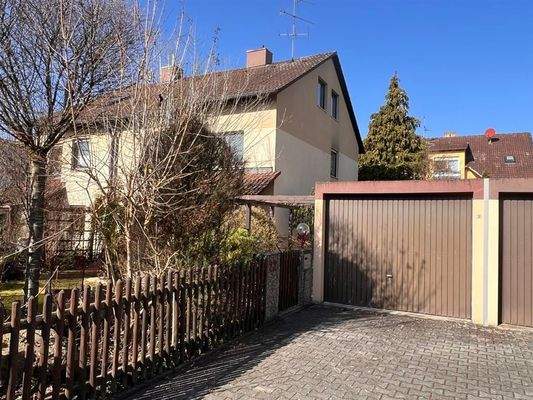 Garage direkt am Haus