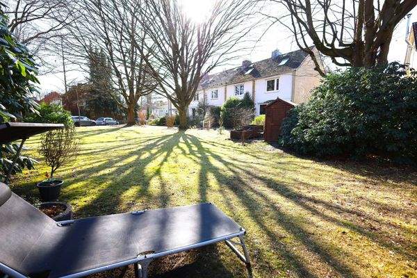 Grüne Umgebung mit altem Baumbestand