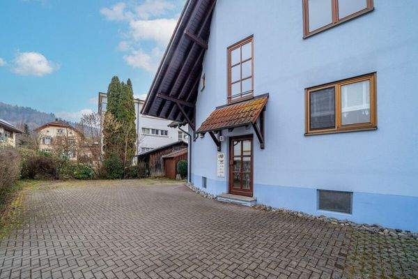 Außenansicht & Stellplatz