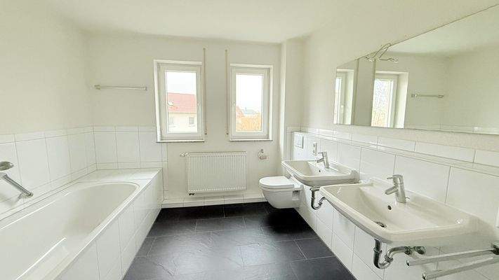 Tageslicht-Bad, 2 Waschbecken,WC