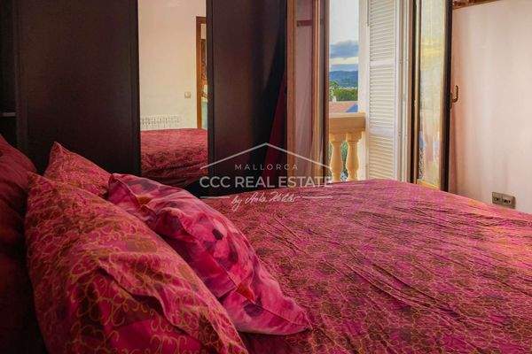 ...mit Balkon und...