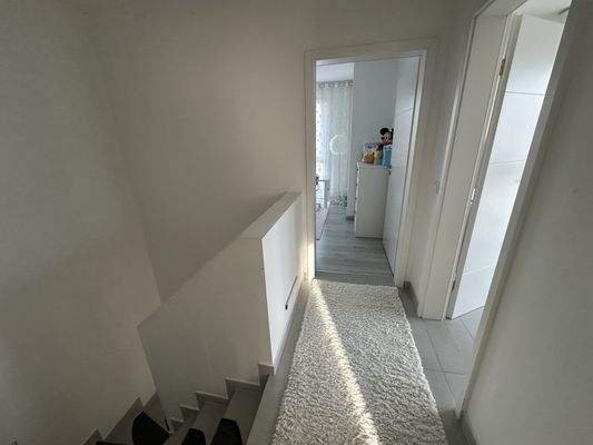 Flur (Haus links)