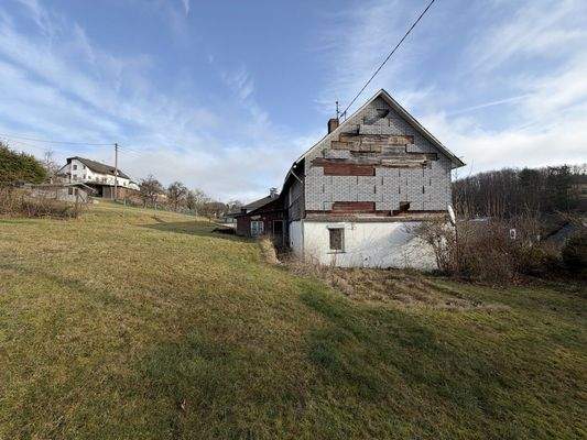 Giebelansicht + Grundstück