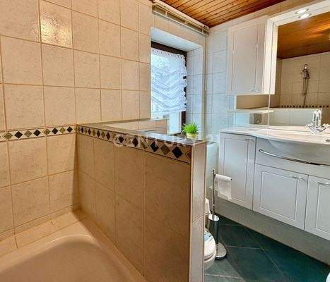 Bad im 1. OG - vermietete Einheit