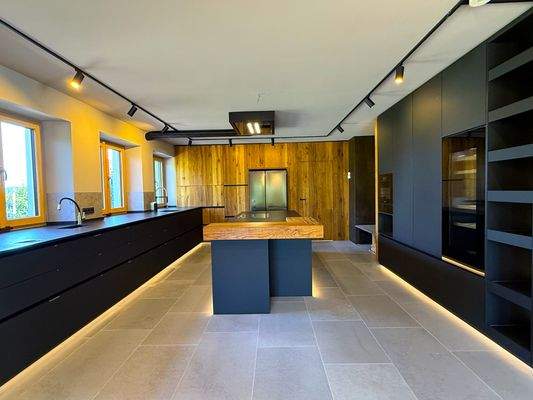 Küche inkl. aller Elektromarkengeräte