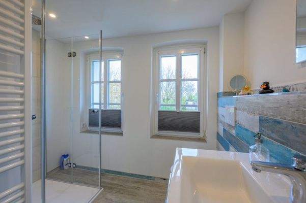 Duschbad mit WC und Waschtisch.jpg