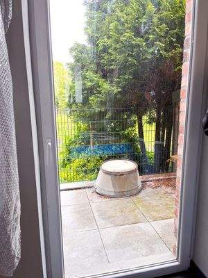 Kleine separate Terrasse am Nebengelass