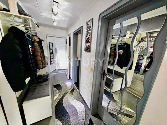 modern gestalteter Flur im 1. OG