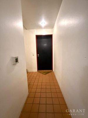 33 Eingang Treppenhaus