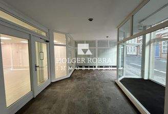 Ladenfläche mit Schaufenstern