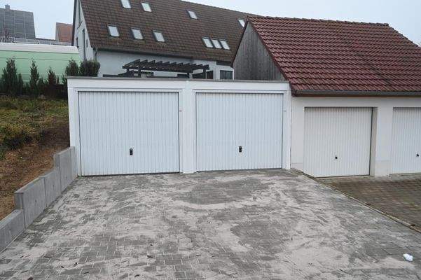 Zwei Garagen