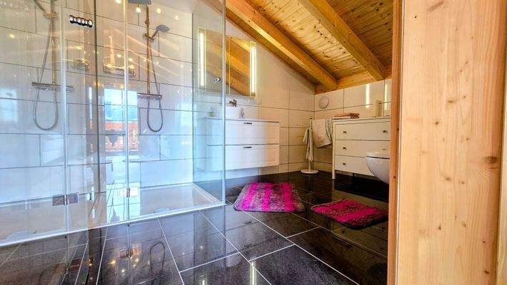 Bad WC Dachgeschoß.jpg