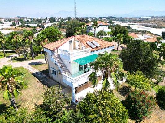 Furnished Villa in a Complex with Pool in Antalya