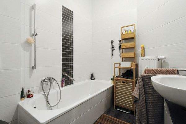 Badezimmer Ansicht 01