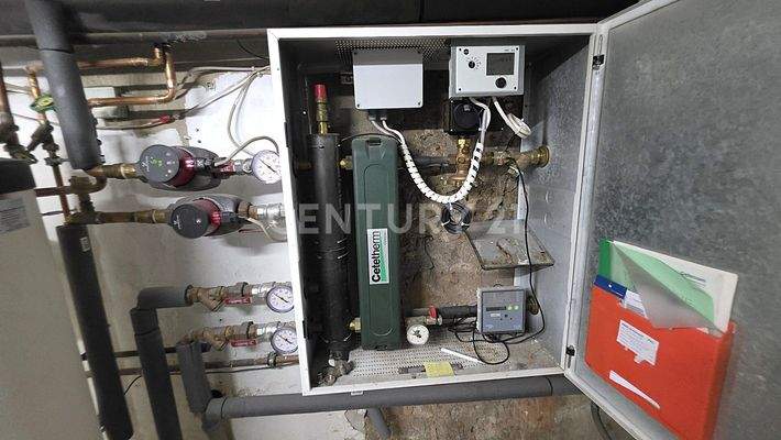 Neuwertige Technik der Fernwärme Anlage ( Ca. 5 Jahre alt )