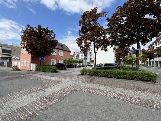 öffentlicher Parkplatz in direkter Nähe