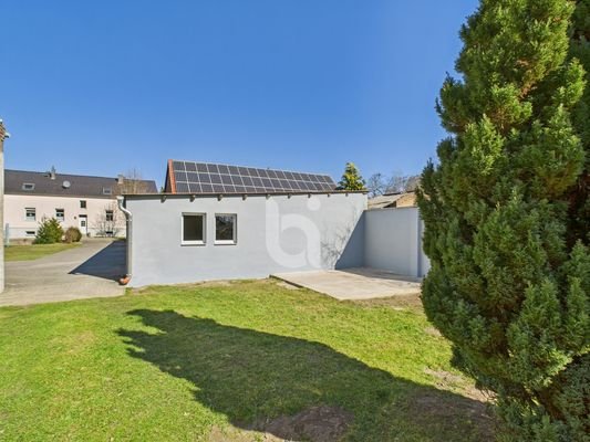 Nebengelass mit Garage 3