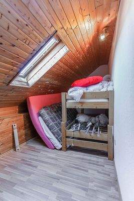 Wohneinheit 03 - 2 ZKB DG - Arbeitsbereich / Kind