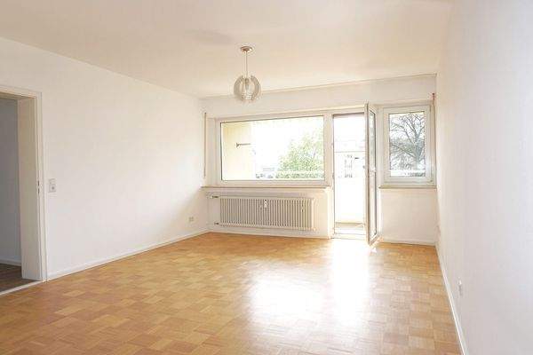 Wohnbereich mit Balkonzugang