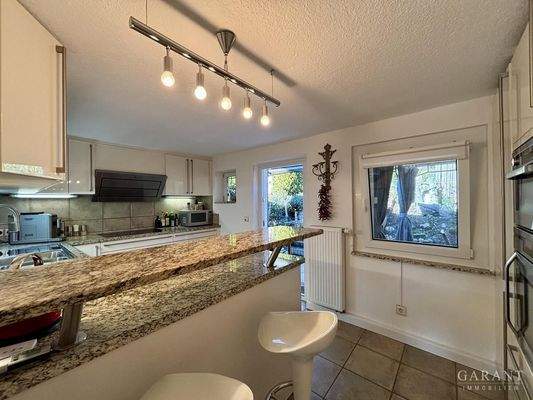 Küche mit Zugang zum Garten