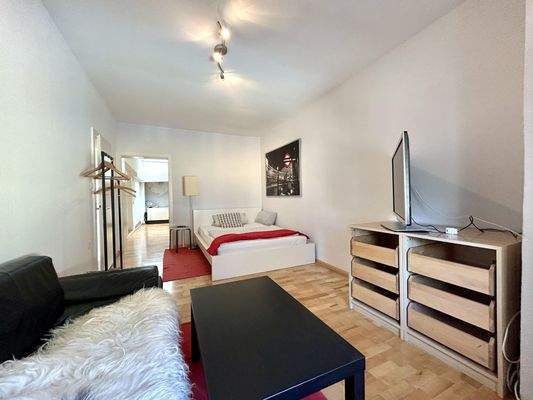 1. Obergeschoss: Zimmer 2 mit Verbindungstüre zu Z