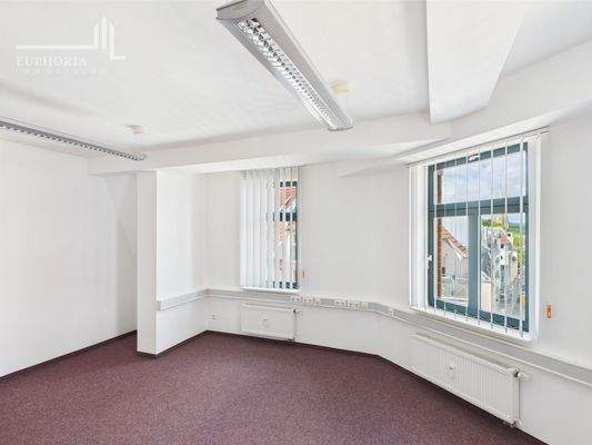 CAM03352G0-PR0065-STILL015