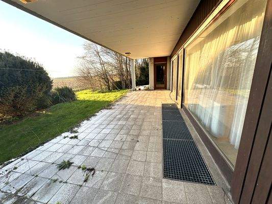 Terrasse vor dem Wohnzimmer 