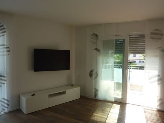 Der Wohnbereich mit 49&quot; Flatscreen TV 