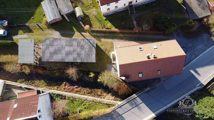 Haus mit zugehörigem Grundstück