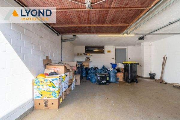 LYD 3692 - 34 Garage