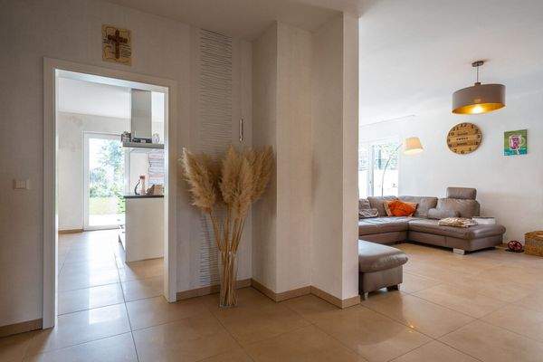 Blick in den offenen Wohnbereich