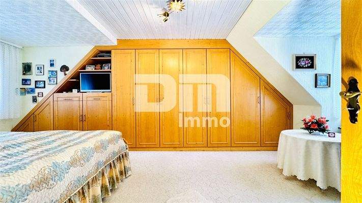 OG / DG Schlafzimmer 2 / Kind mit Einbauschrank