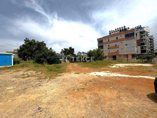 Apartments for Sale in Konyaaltı Arapsuyu in a Complex with Parking