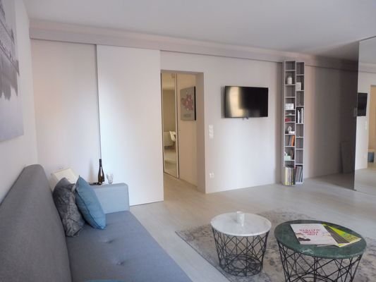Wohnzimmer mit TV - Living room with TV