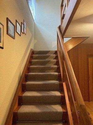 Treppe zum Obergeschoss