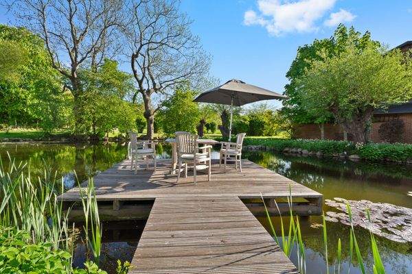 12 m² große Teichterrasse