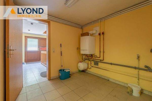 Durchgangszimmer EG mit Zugang zum Innenhof