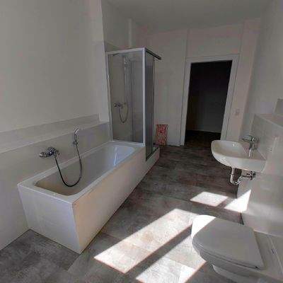 Wohnung 2.OG links - Bad 02