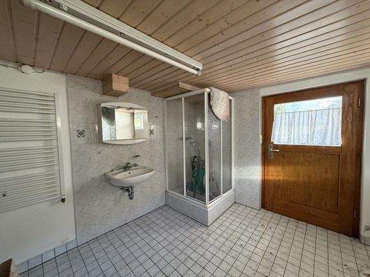 Wäschekeller mit Dusche