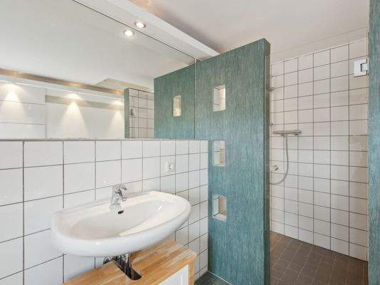 Wannen- und Duschbad Ansicht 2