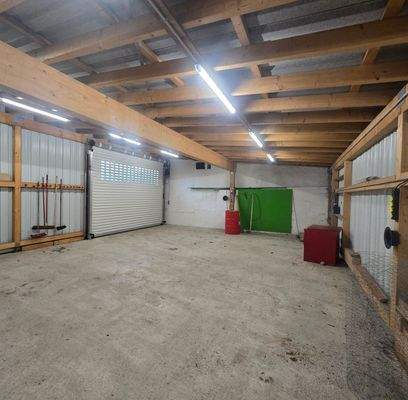 Großraumgarage mit Starkstromanchlüssen