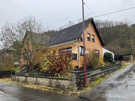 Frontseite mit Seitanansicht rechts