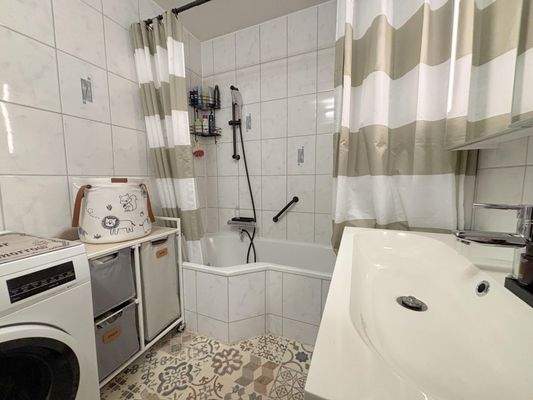 Badezimmer mit Badewanne