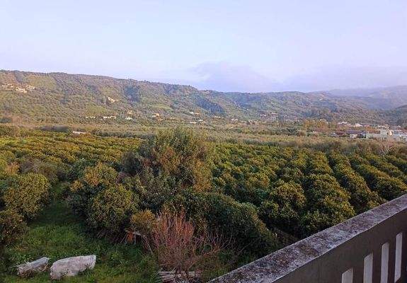 Kreta, Voukolies: Möblierte Wohnung im ersten Stock zu verkaufen