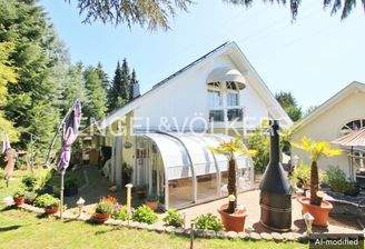 Rückansicht des Hauses mit neuwertigem Wintergarten
