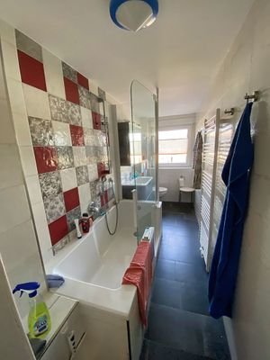 Tageslichtbad mit Wanne + WC EG